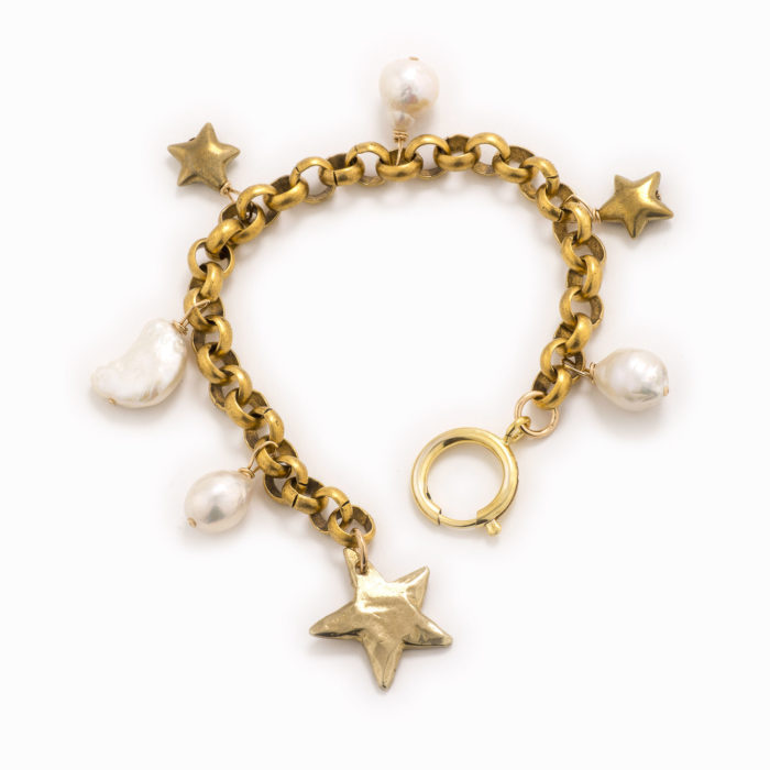 An adjustable, brass rolo chain bracelet with gold stars, pearl stars and baroque pearls.